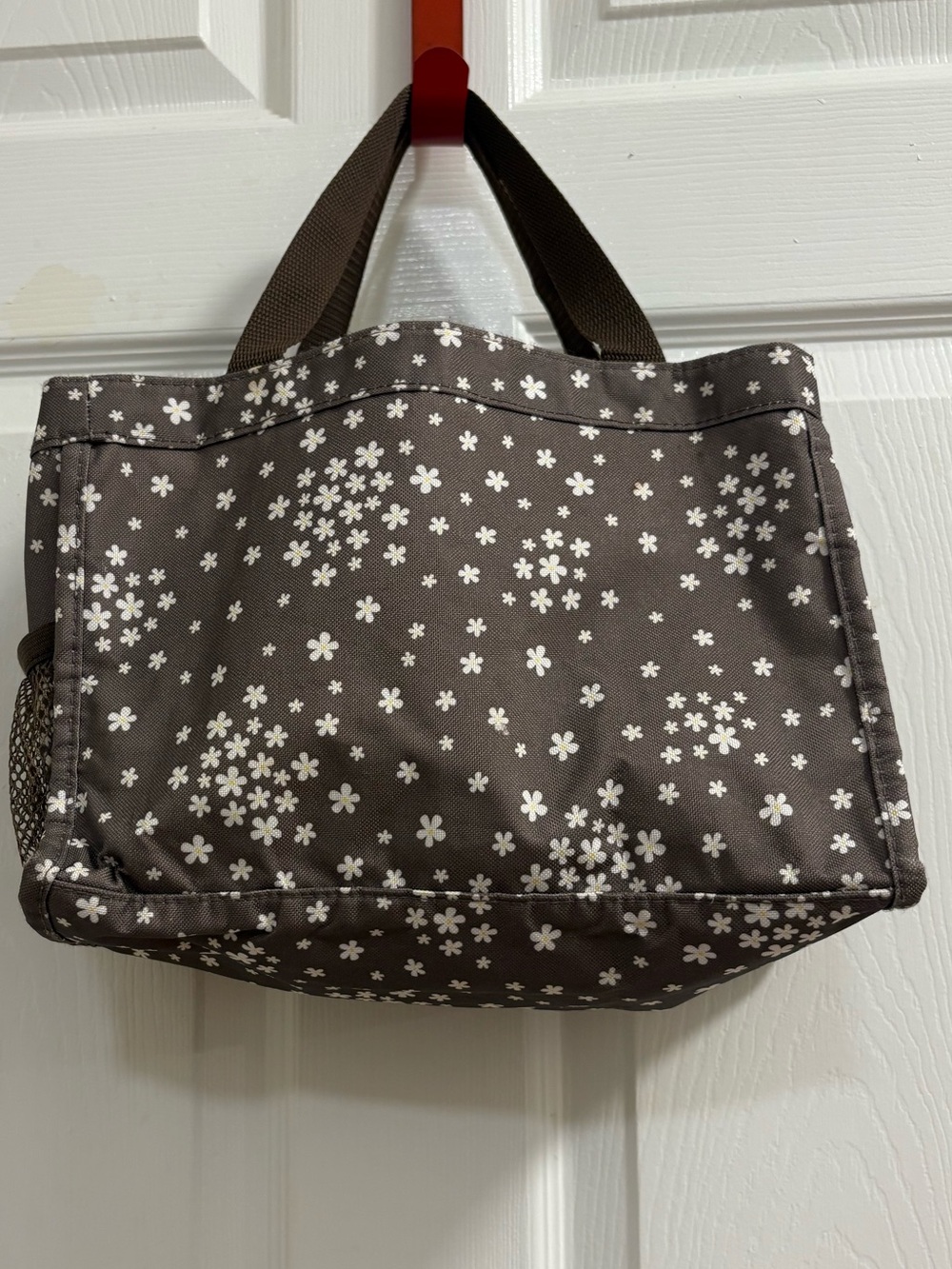 Thirty-One organizing tote in lil blossom daisy pattern